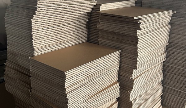 Methods to extend the lifespan of cardboard furniture？